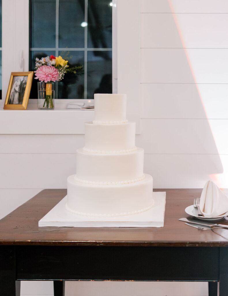 Simple white wedding cake