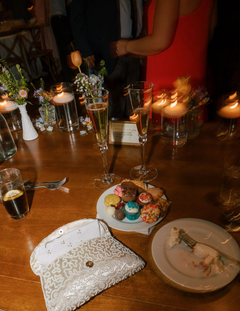 Desert plate at sweetheart table