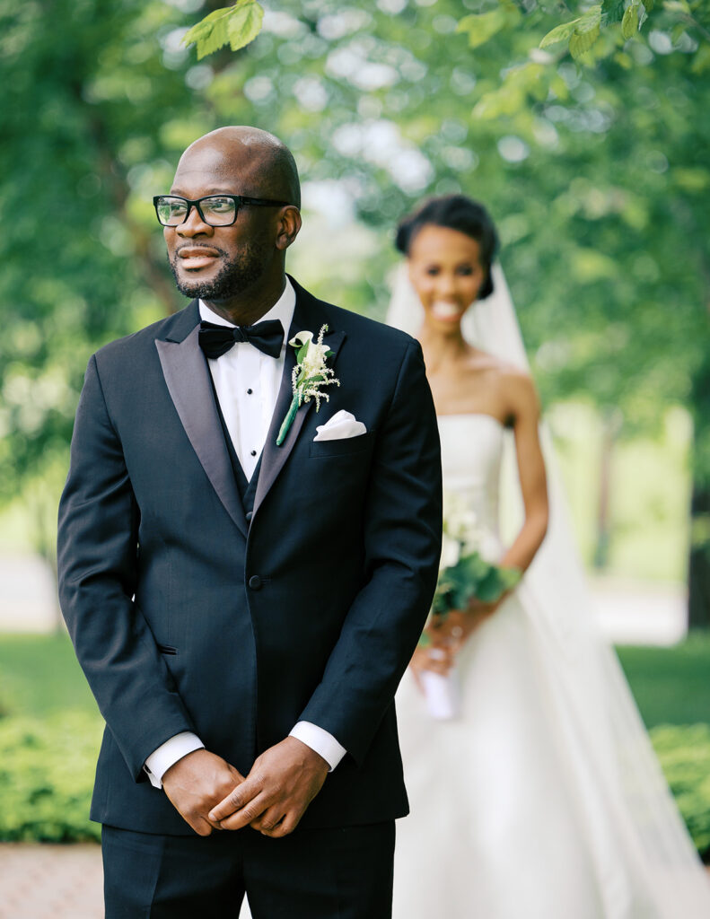 First Look with couple at Ryland Inn, New Jersey with photos by Simone Jaramillo Photography