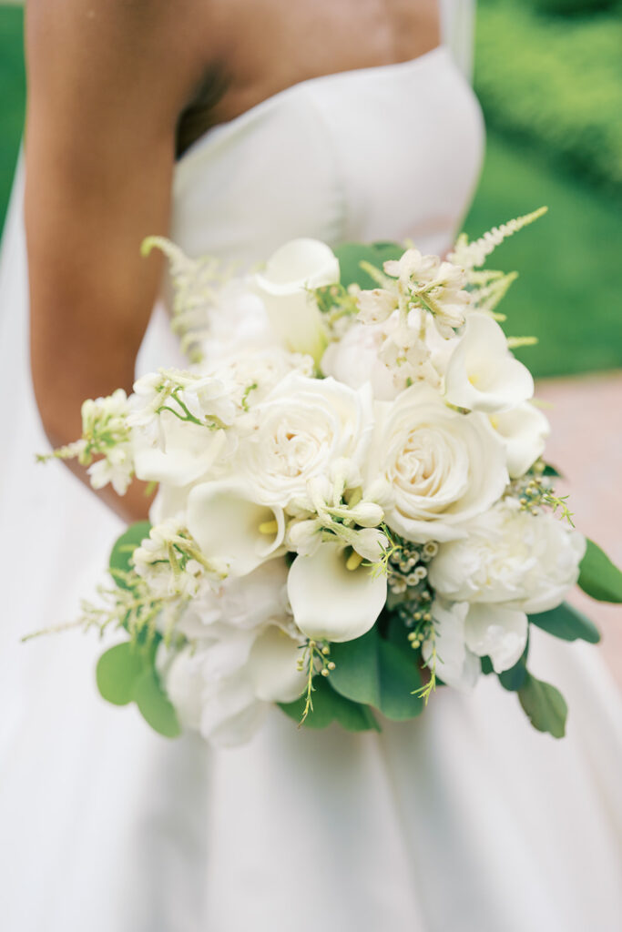 Bridal bouquet details with photos by Simone Jaramillo Photography