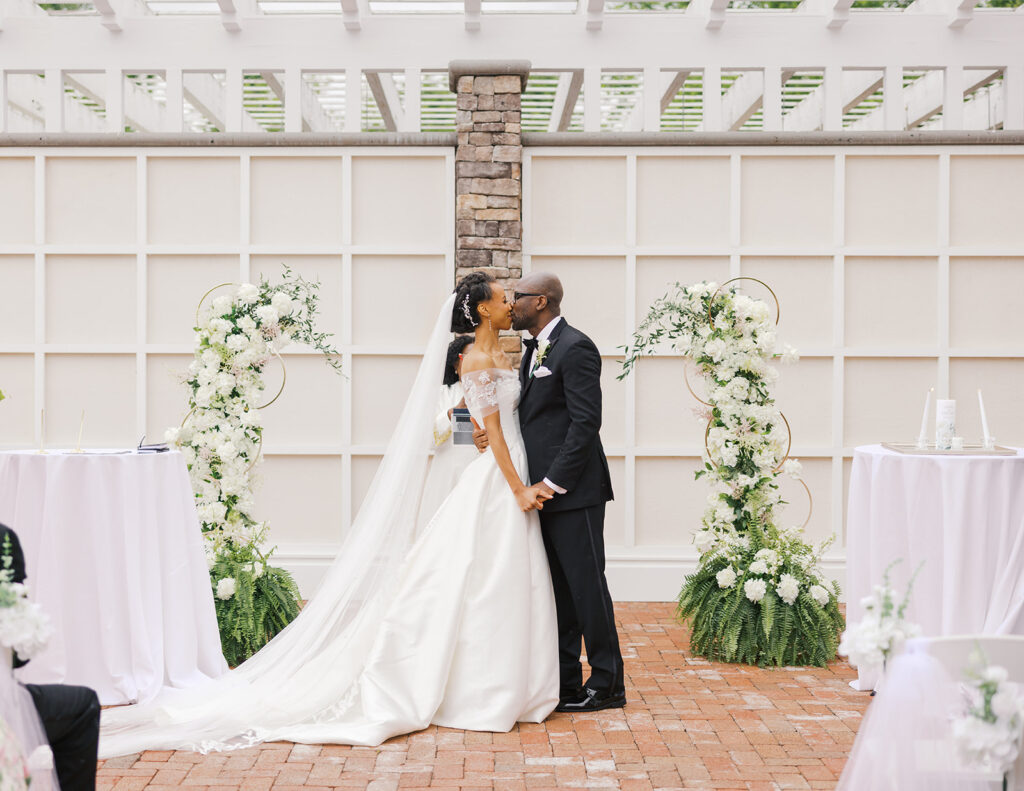 First kiss at the alter
